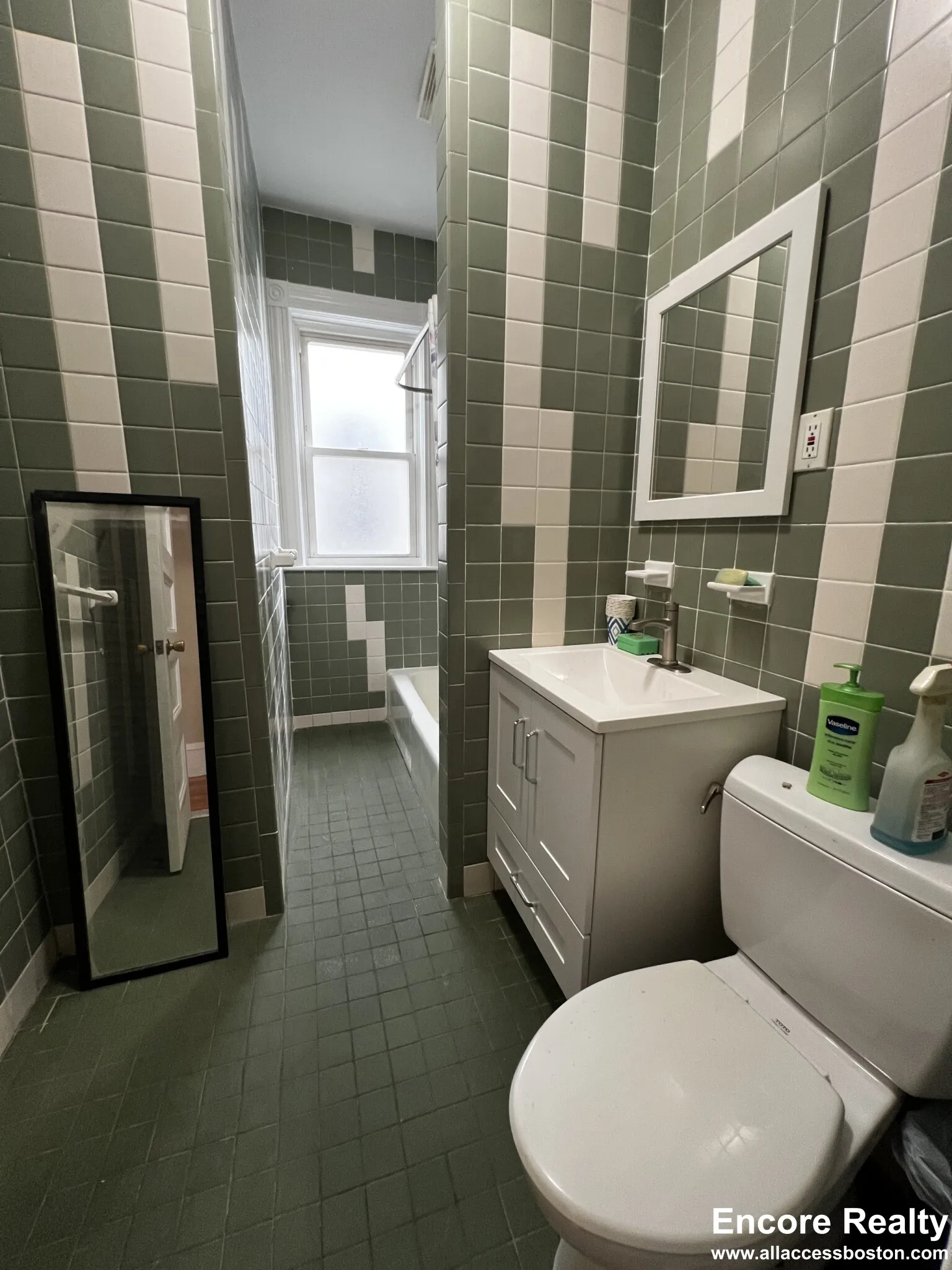 3 bed, 1 bath apartment for rent at 759 Boylston St Unit 2a, Chestnut Hill — photo 16 of 20