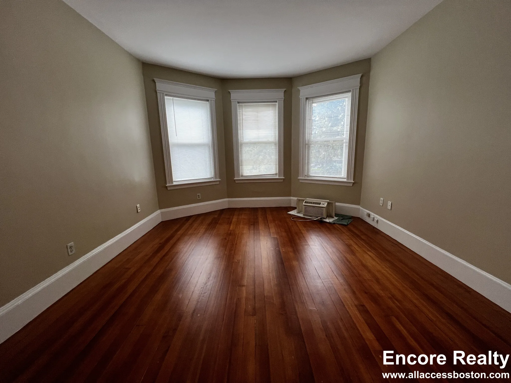 3 bed, 1 bath apartment for rent at 759 Boylston St Unit 2a, Chestnut Hill — photo 3 of 20