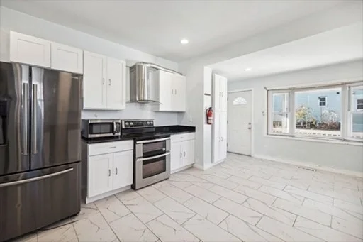 3 bed, 1 bath apartment for rent at 76 19th St Unit A, Lowell
