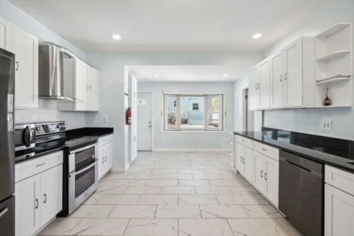 3 bed, 1 bath apartment for rent at 76 19th St Unit A, Lowell — photo 3 of 12