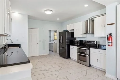 3 bed, 1 bath apartment for rent at 76 19th St Unit A, Lowell — photo 4 of 12
