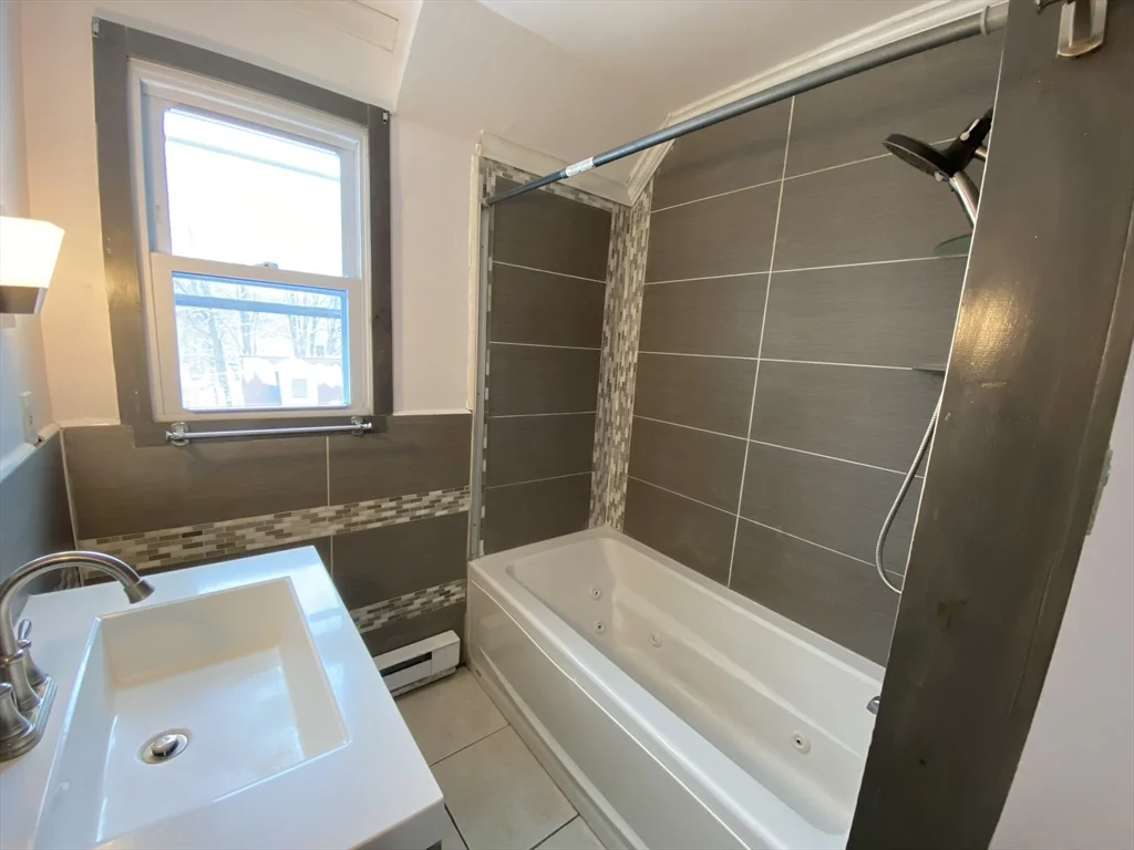 3 bed, 1 bath apartment for rent at 76 19th St Unit B, Lowell — photo 12 of 18