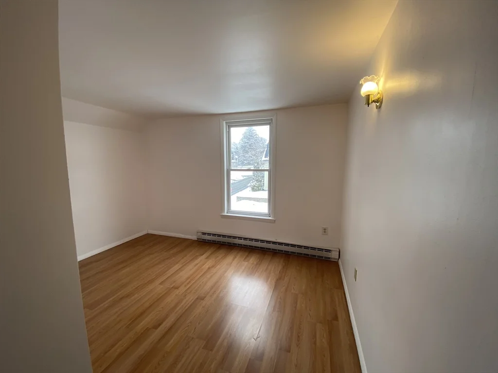 3 bed, 1 bath apartment for rent at 76 19th St Unit B, Lowell — photo 4 of 18