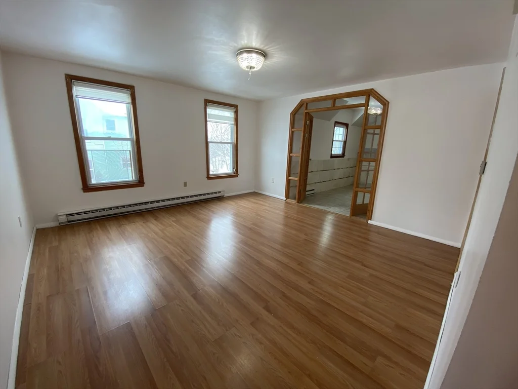3 bed, 1 bath apartment for rent at 76 19th St Unit B, Lowell — photo 2 of 18