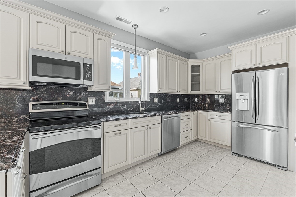 3 bed, 1 bath apartment for rent at 76-78 Bradbury Ave Unit 78, Medford — photo 6 of 32