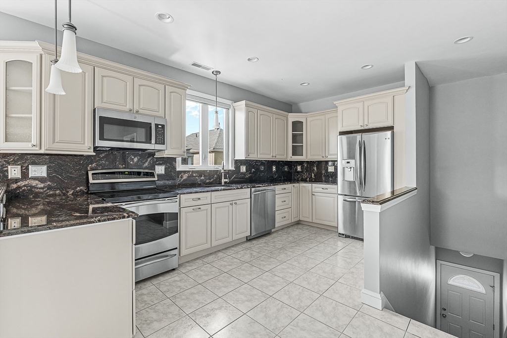 3 bed, 1 bath apartment for rent at 76-78 Bradbury Ave Unit 78, Medford — photo 5 of 32