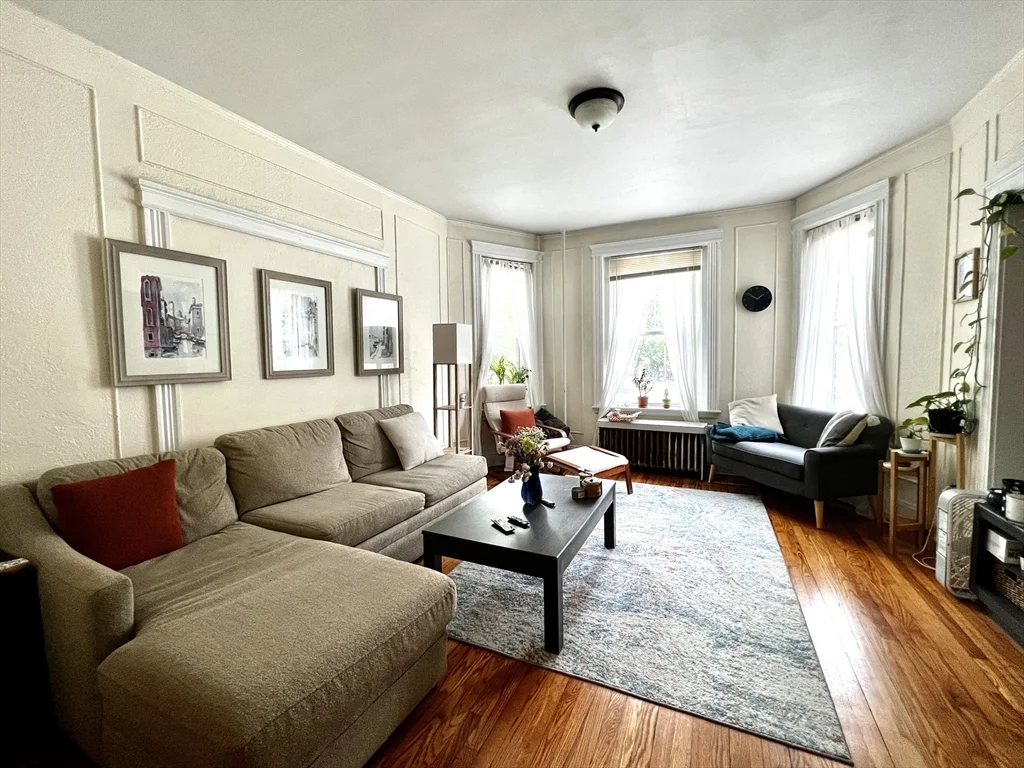 4 bed, 2 bath apartment for rent at 76 Babcock St Unit 1, North Brookline — photo 4 of 16