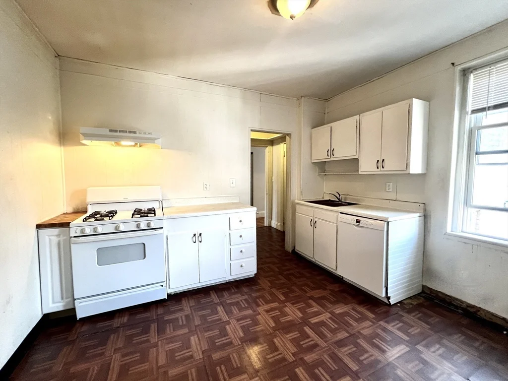 5 bed, 1 bath apartment for rent at 76 Babcock St Unit 3, Coolidge Corner — photo 17 of 23