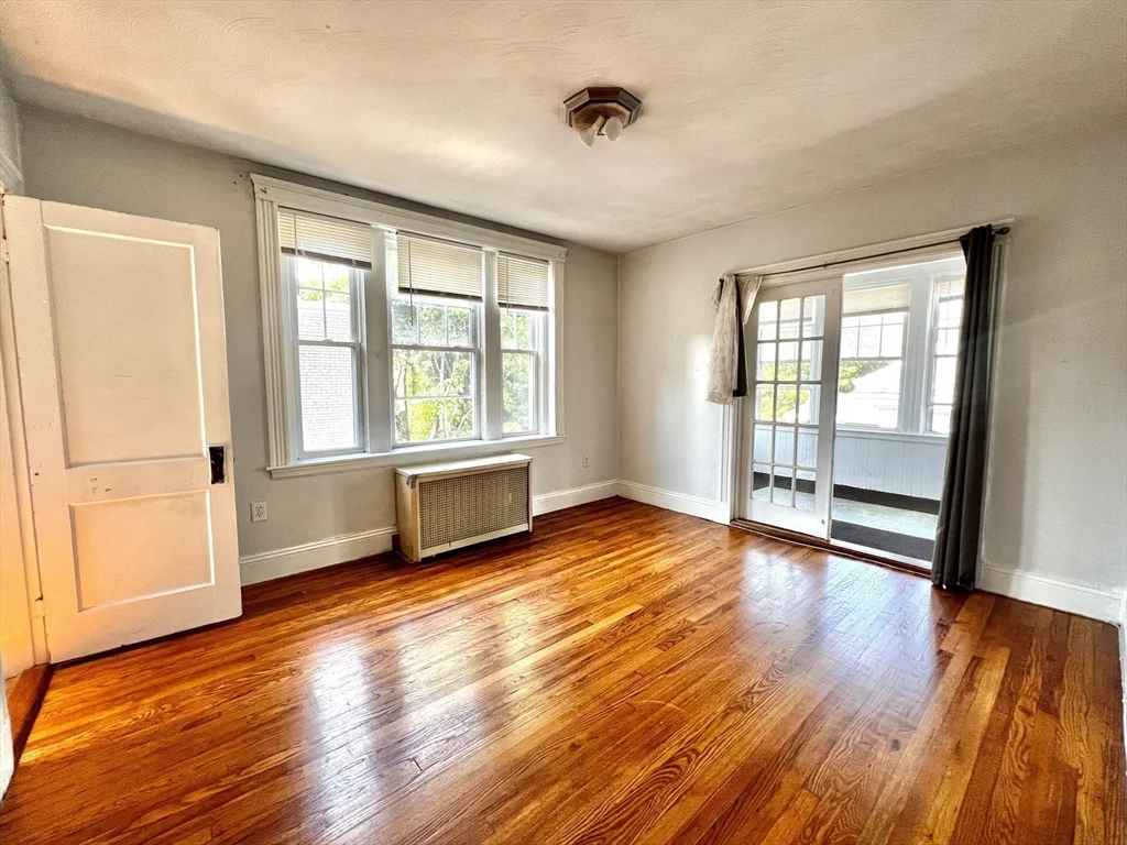 5 bed, 1 bath apartment for rent at 76 Babcock St Unit 3, Coolidge Corner — photo 8 of 23