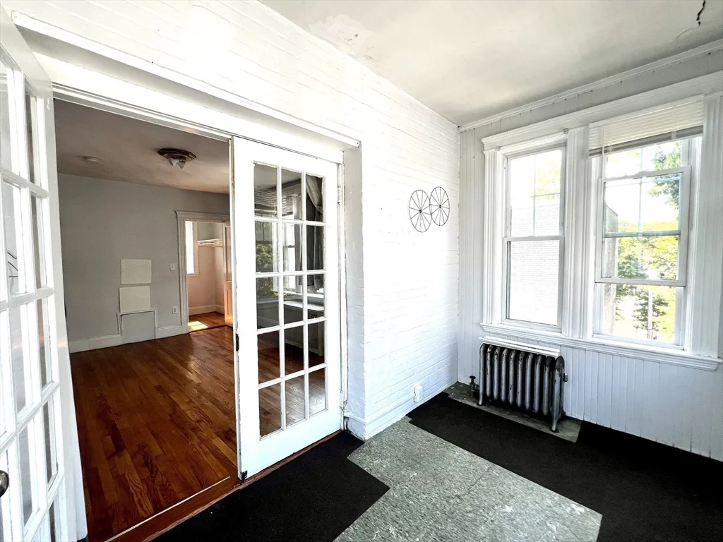 5 bed, 1 bath apartment for rent at 76 Babcock St Unit 3, Coolidge Corner — photo 9 of 23