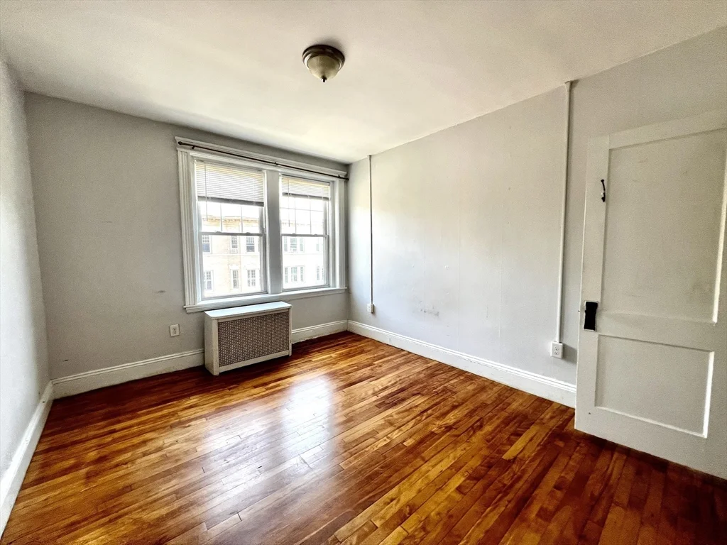 5 bed, 1 bath apartment for rent at 76 Babcock St Unit 3, Coolidge Corner — photo 7 of 23