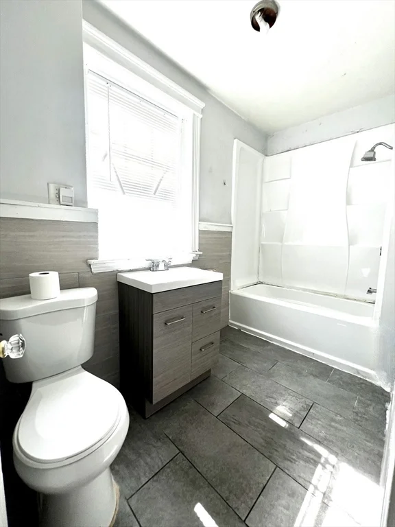 5 bed, 1 bath apartment for rent at 76 Babcock St Unit 3, Coolidge Corner — photo 12 of 23