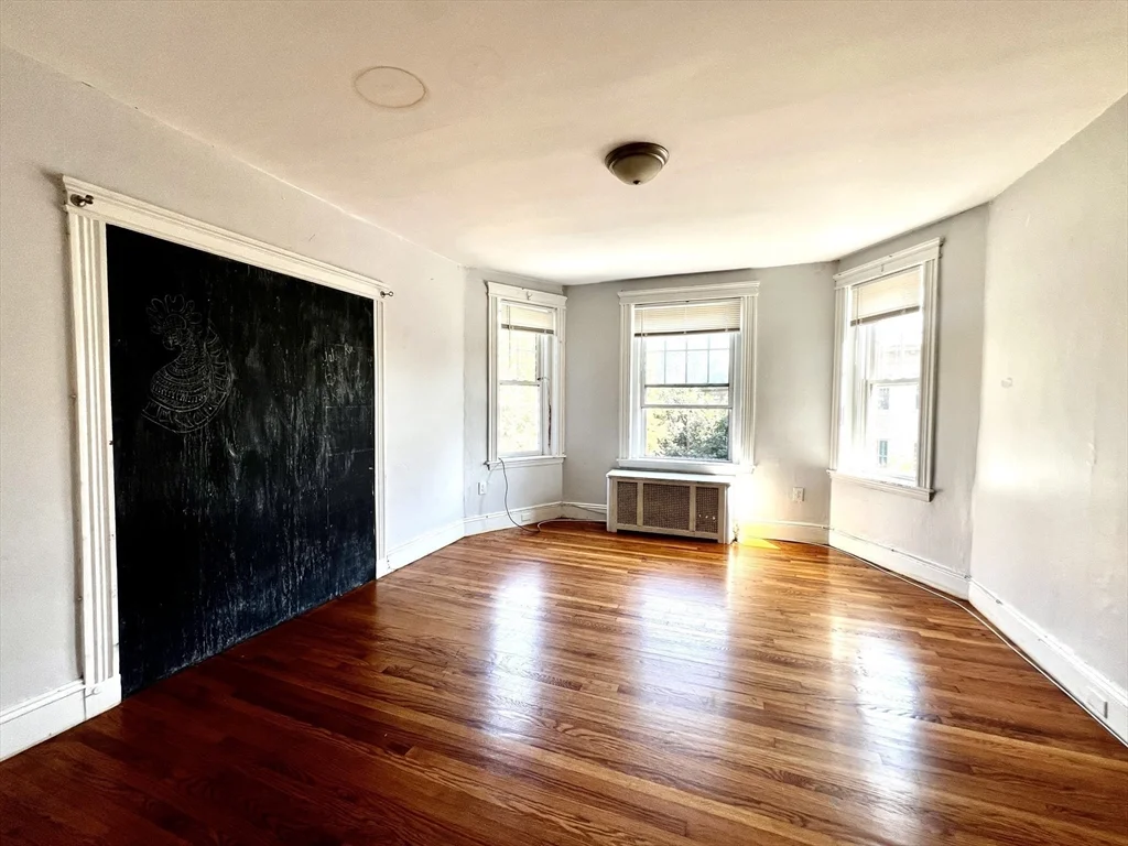 5 bed, 1 bath apartment for rent at 76 Babcock St Unit 3, Coolidge Corner — photo 4 of 21