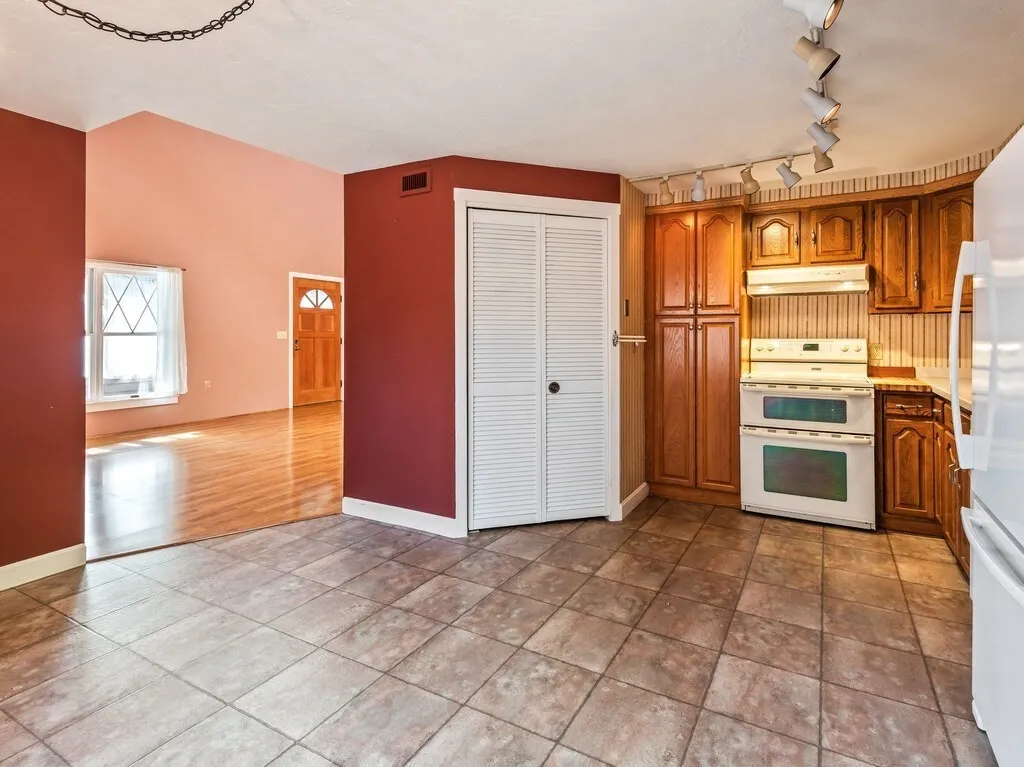 2 bed, 2 bath apartment for rent at 76 Bancroft St Unit C3, Pakachoag Hill — photo 14 of 42