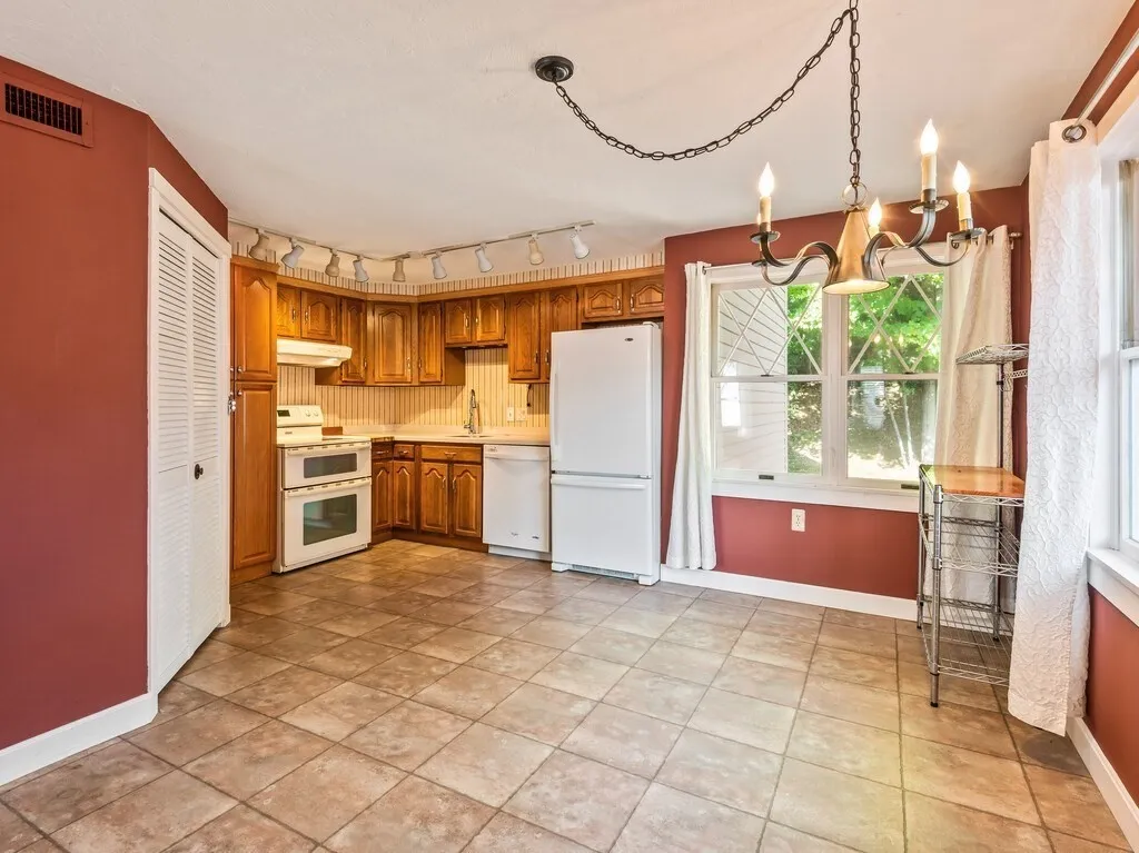 2 bed, 2 bath apartment for rent at 76 Bancroft St Unit C3, Pakachoag Hill — photo 12 of 42