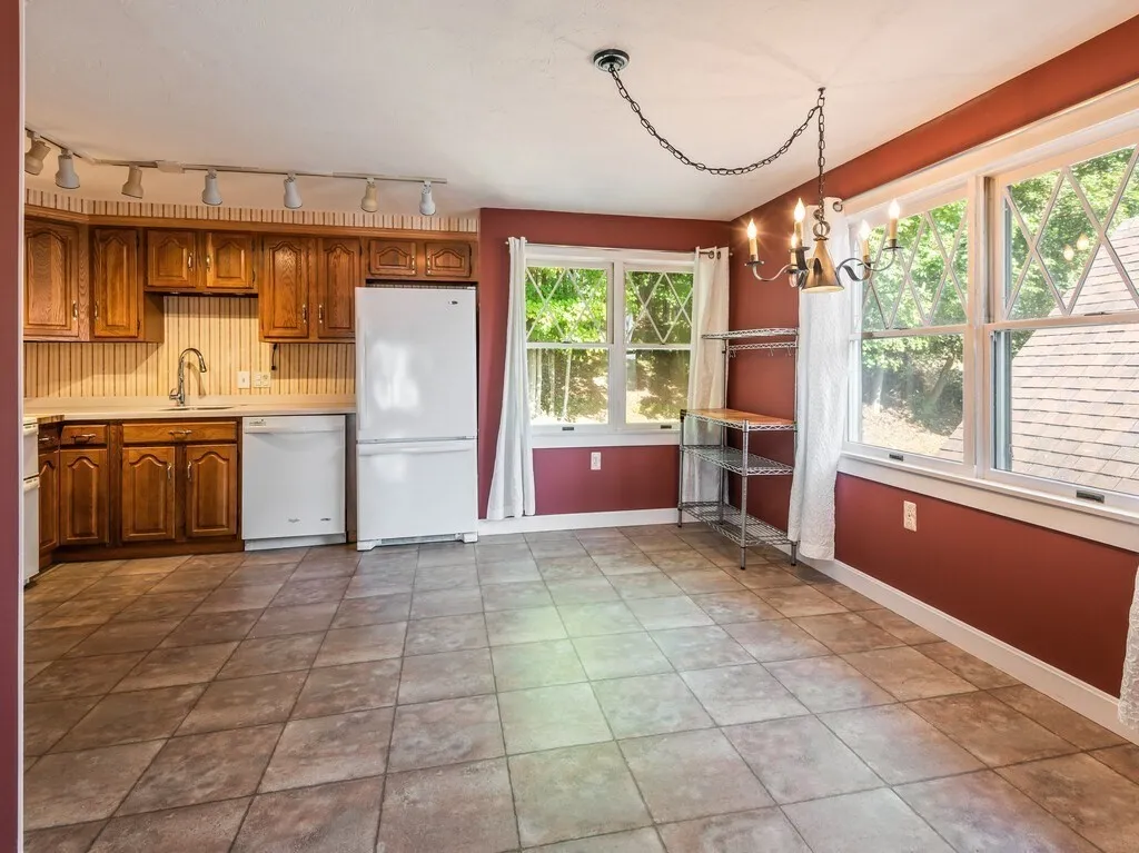 2 bed, 2 bath apartment for rent at 76 Bancroft St Unit C3, Pakachoag Hill — photo 11 of 42