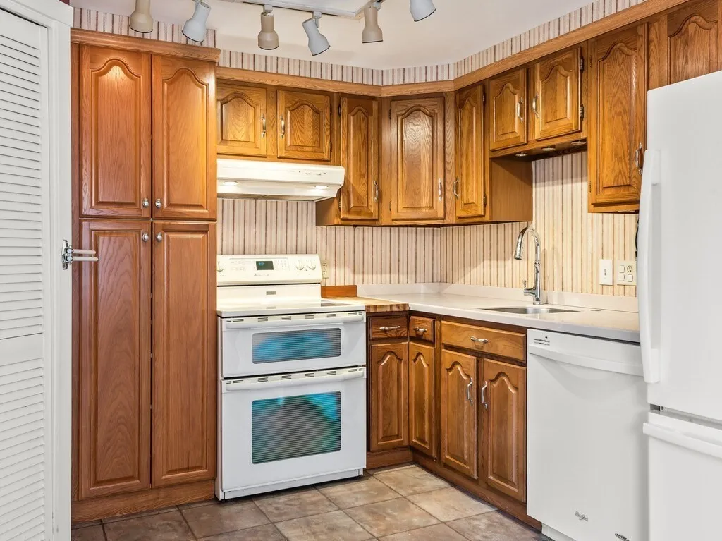 2 bed, 2 bath apartment for rent at 76 Bancroft St Unit C3, Pakachoag Hill — photo 15 of 42