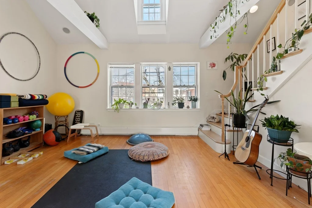 2 bed, 1 bath apartment for rent at 76 Boylston St Unit 4, Chestnut Hill — photo 2 of 14