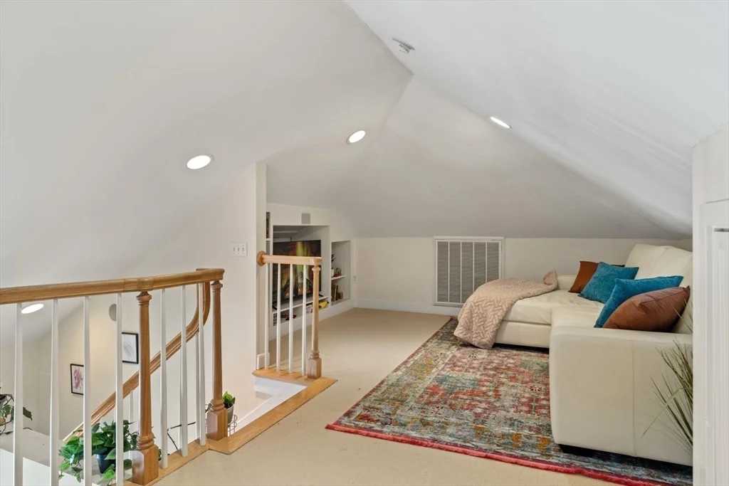 2 bed, 1 bath apartment for rent at 76 Boylston St Unit 4, Chestnut Hill — photo 3 of 14