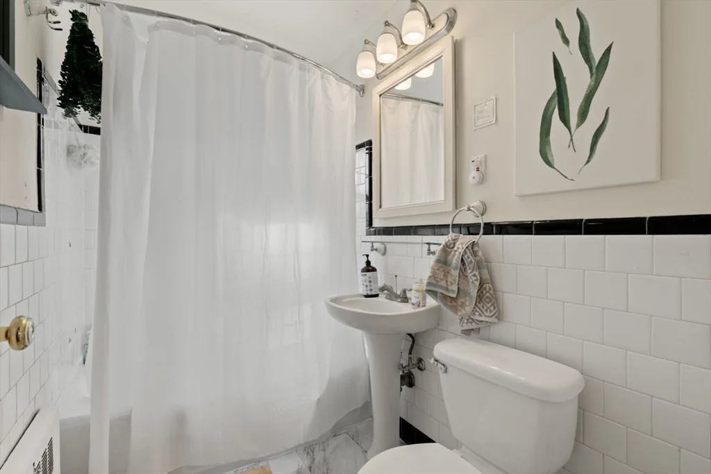 2 bed, 1 bath apartment for rent at 76 Boylston St Unit 4, Chestnut Hill — photo 9 of 14