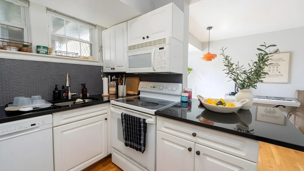 2 bed, 1 bath apartment for rent at 76 Boylston St Unit 5, Chestnut Hill — photo 7 of 17