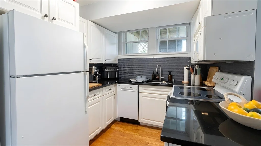 2 bed, 1 bath apartment for rent at 76 Boylston St Unit 5, Chestnut Hill — photo 6 of 17