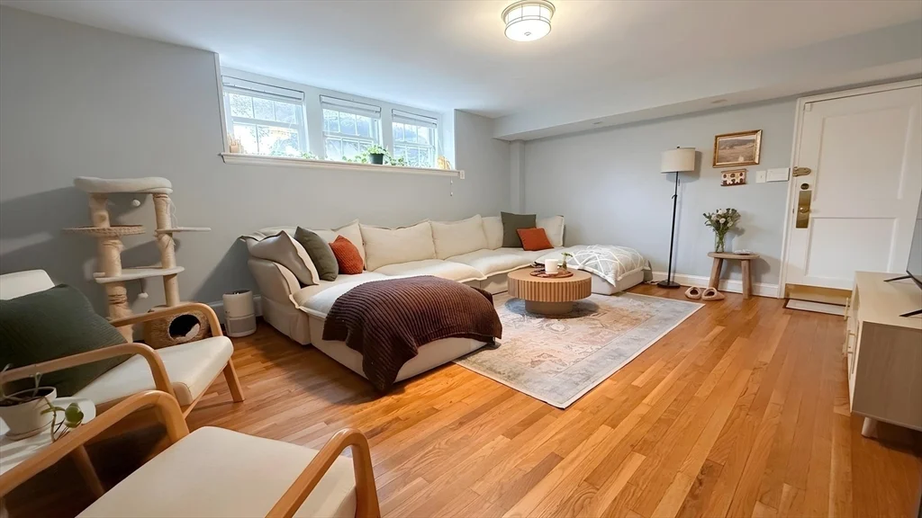 2 bed, 1 bath apartment for rent at 76 Boylston St Unit 5, Chestnut Hill — photo 3 of 17