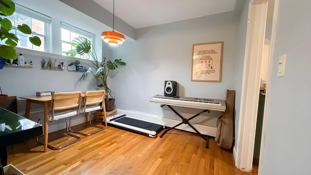 2 bed, 1 bath apartment for rent at 76 Boylston St Unit 5, Chestnut Hill — photo 2 of 17