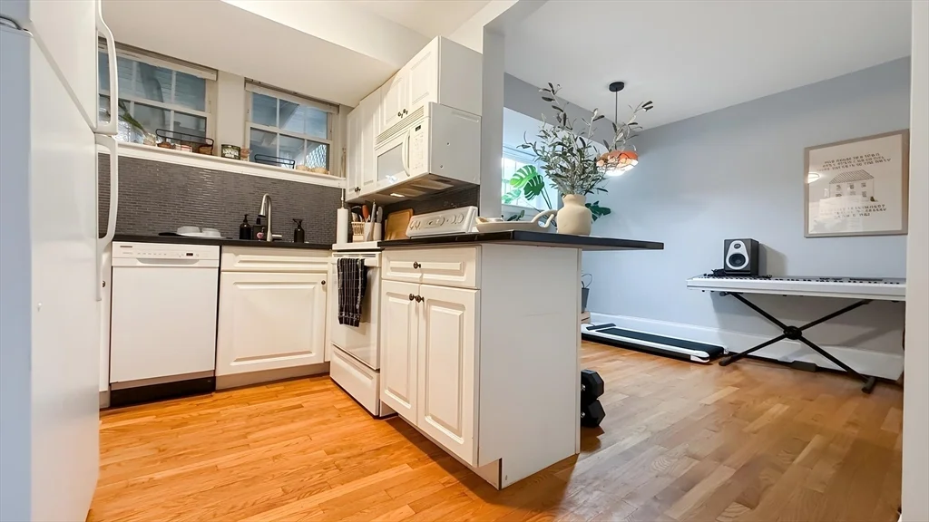 2 bed, 1 bath apartment for rent at 76 Boylston St Unit 5, Chestnut Hill — photo 1 of 17