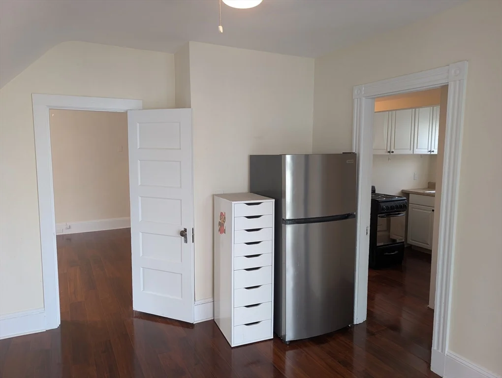 2 bed, 1 bath apartment for rent at 76 Cameron Ave Unit 3, North Cambridge — photo 4 of 10