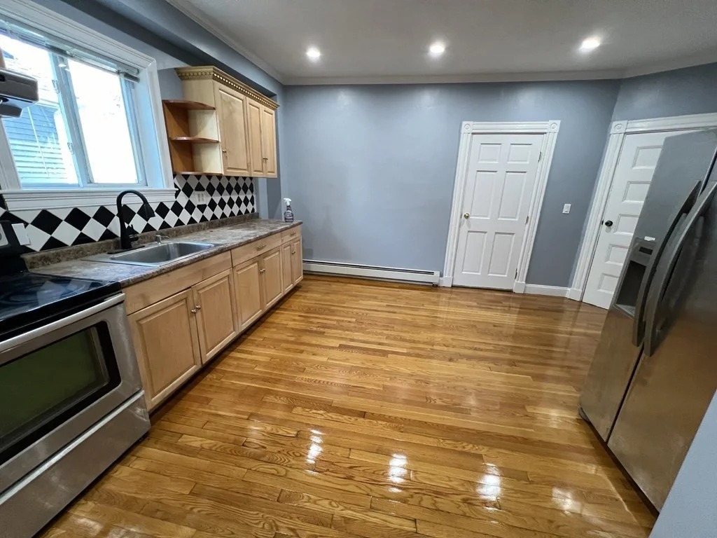 3 bed, 1 bath apartment for rent at 76 Centre Unit 2, Boston — photo 1 of 11