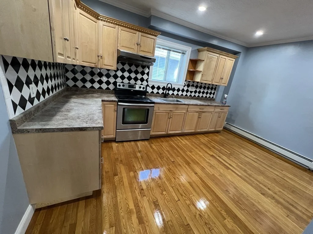 3 bed, 1 bath apartment for rent at 76 Centre Unit 2, Boston — photo 2 of 11