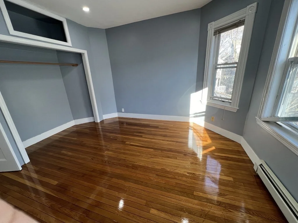 3 bed, 1 bath apartment for rent at 76 Centre Unit 2, Boston — photo 9 of 11
