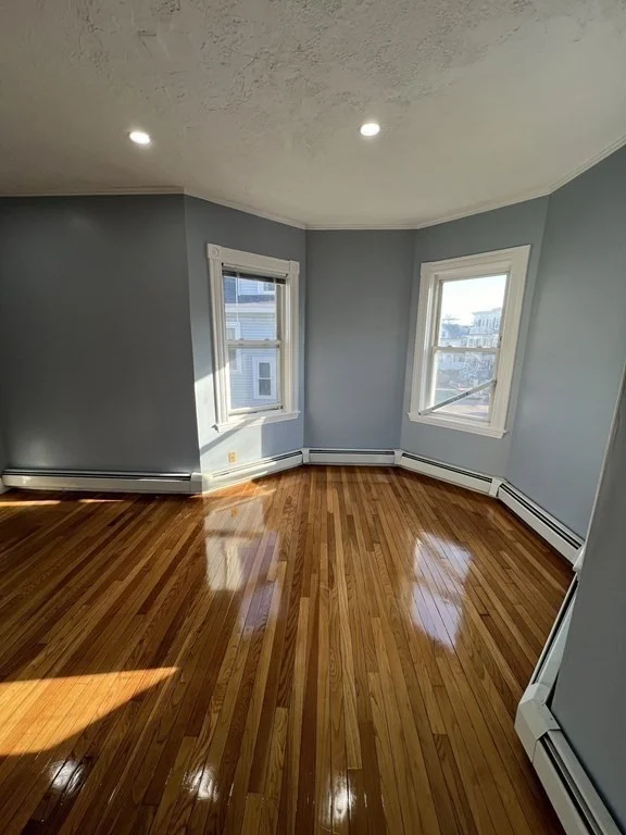 3 bed, 1 bath apartment for rent at 76 Centre Unit 2, Boston — photo 6 of 11