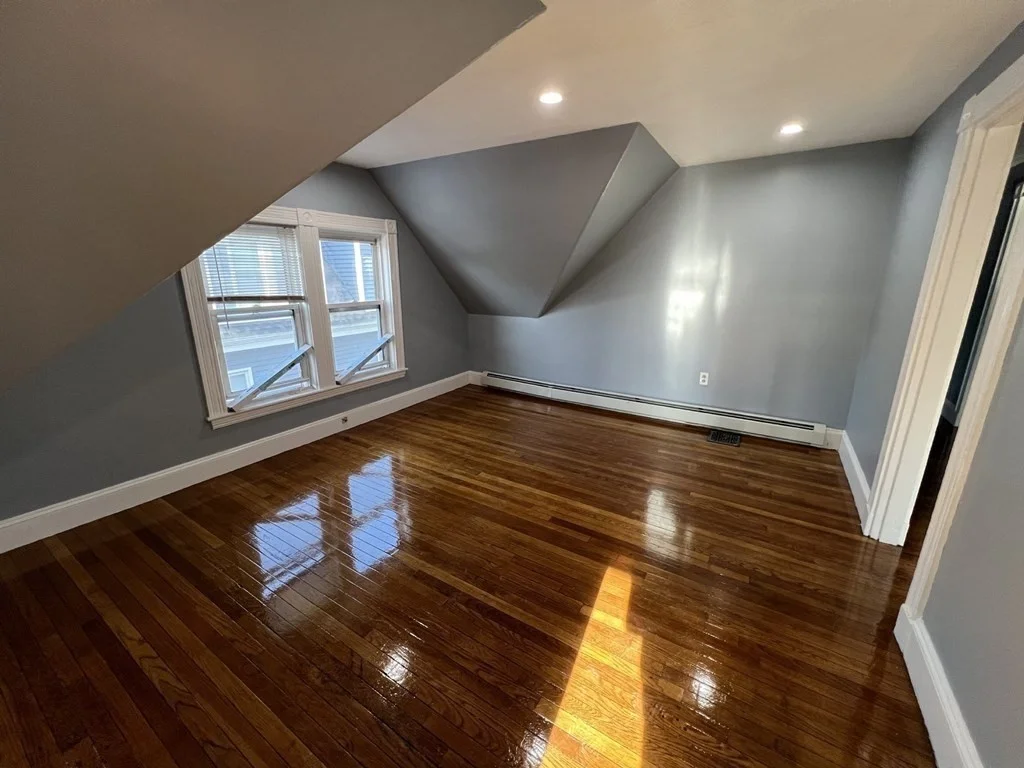 3 bed, 1 bath apartment for rent at 76 Centre Unit 3, Boston — photo 4 of 9