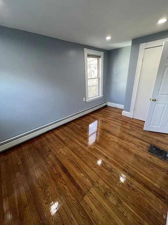 3 bed, 1 bath apartment for rent at 76 Centre Unit 3, Boston — photo 6 of 9