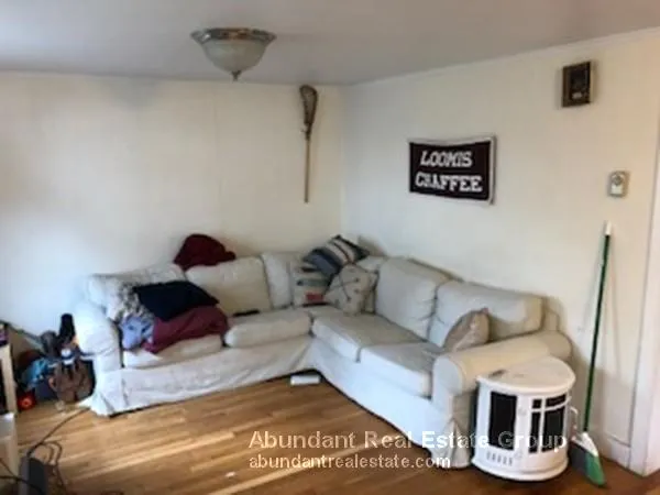3 bed, 1 bath apartment for rent at 76 College Ave Unit sf, Tufts