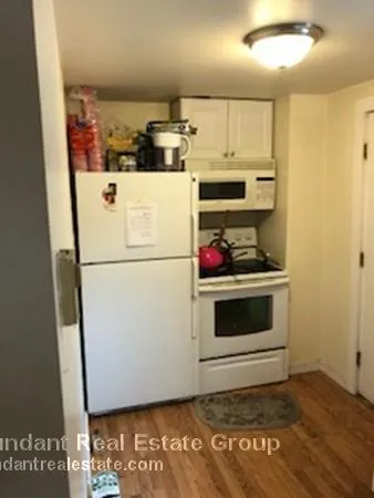 3 bed, 1 bath apartment for rent at 76 College Ave Unit sf, Tufts — photo 4 of 7