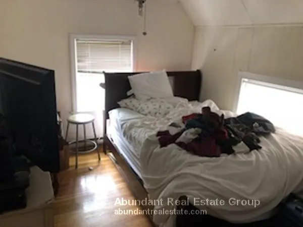 3 bed, 1 bath apartment for rent at 76 College Ave Unit sf, Tufts — photo 6 of 7