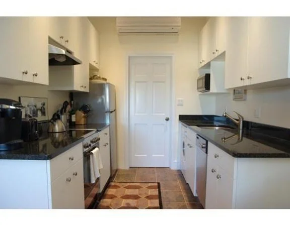 Studio bed, 1 bath apartment for rent at 76 Commonwealth Ave Unit 11, Back Bay — photo 3 of 5