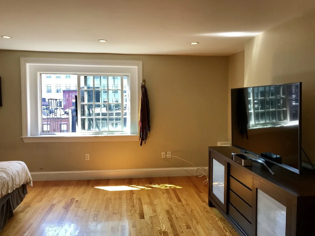 Studio bed, 1 bath apartment for rent at 76 Commonwealth Ave Unit 12, Back Bay — photo 2 of 8