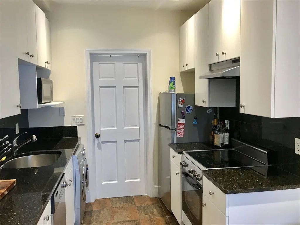 Studio bed, 1 bath apartment for rent at 76 Commonwealth Ave Unit 12, Back Bay — photo 4 of 8