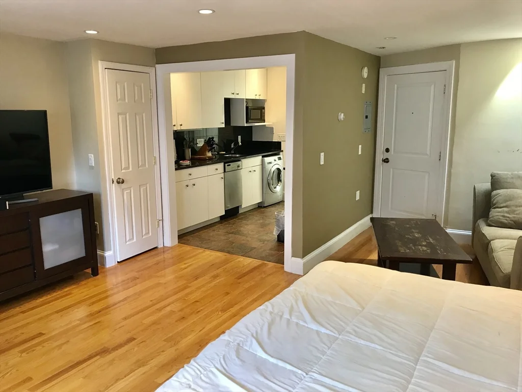 Studio bed, 1 bath apartment for rent at 76 Commonwealth Ave Unit 12, Back Bay — photo 6 of 8