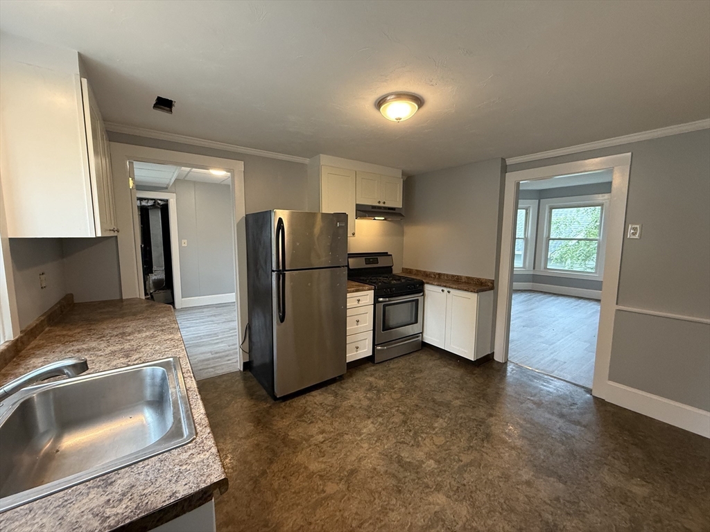 3 bed, 1 bath apartment for rent at 76 Division St Unit 2, North Attleboro — photo 4 of 16