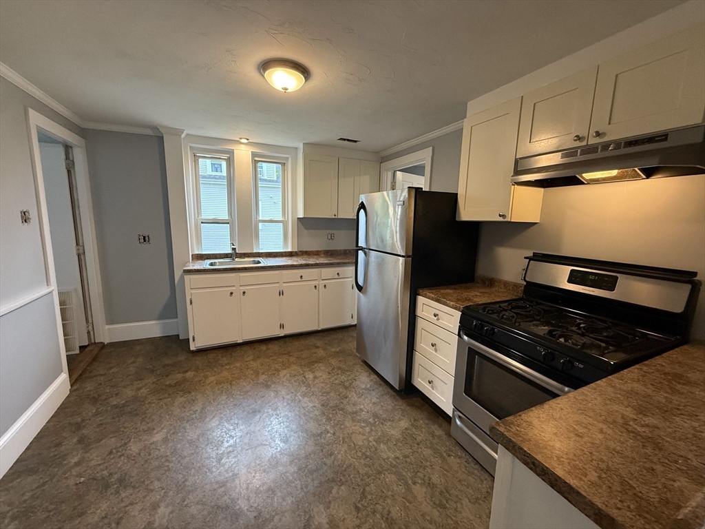 3 bed, 1 bath apartment for rent at 76 Division St Unit 2, North Attleboro — photo 3 of 16