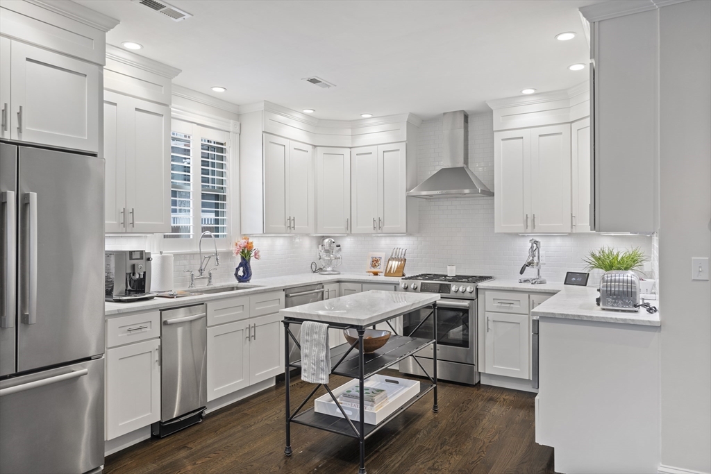 2 bed, 1.5 bath apartment for rent at 76 Downer Ave Unit 3, Dorchester — photo 2 of 23