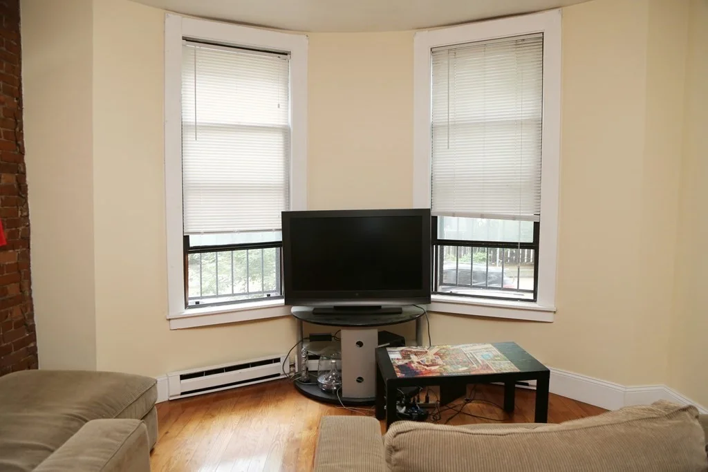 3 bed, 2 bath apartment for rent at 76 E Brookline St Unit 1, Boston — photo 6 of 17