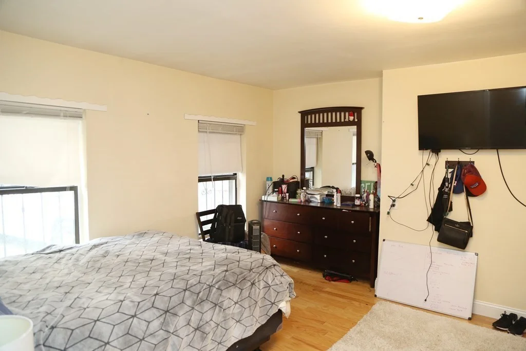3 bed, 2 bath apartment for rent at 76 E Brookline St Unit 1, Boston — photo 9 of 17