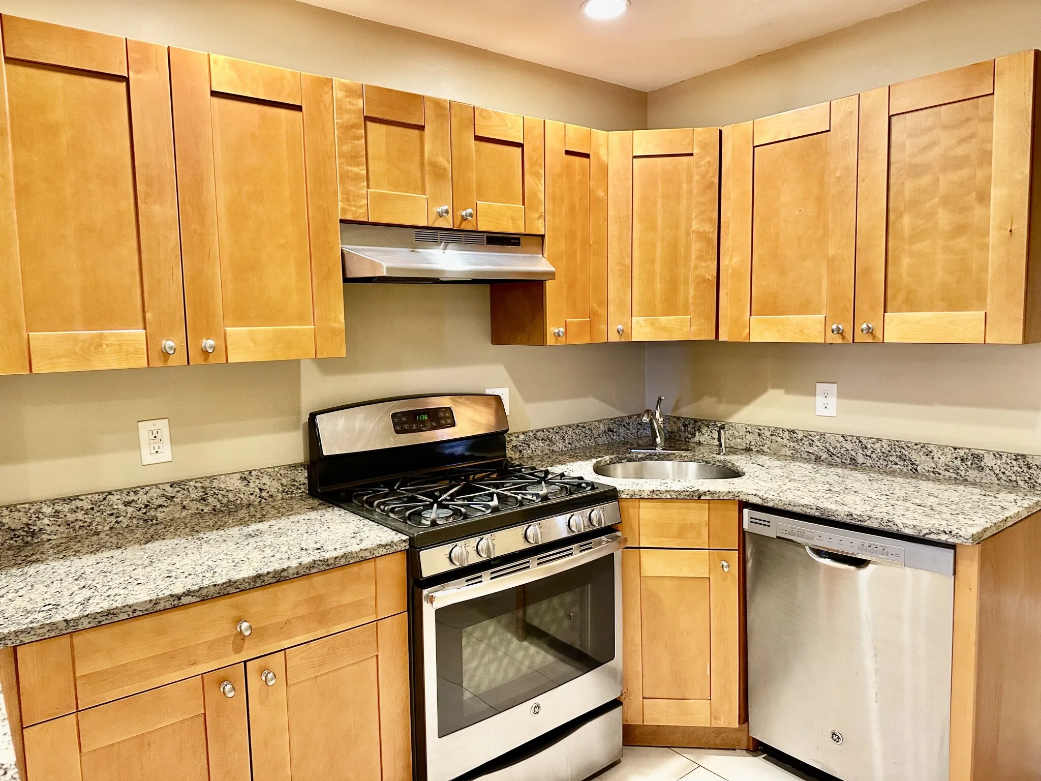 4 bed, 2 bath apartment for rent at 76 Egmont St Unit 5, North Brookline — photo 10 of 15
