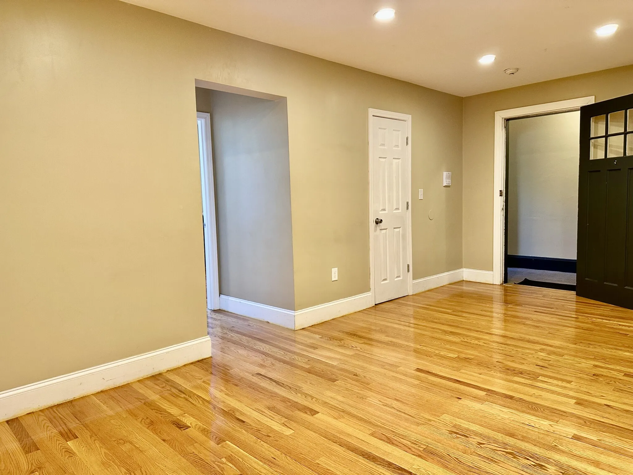4 bed, 2 bath apartment for rent at 76 Egmont St Unit 5, North Brookline — photo 8 of 15